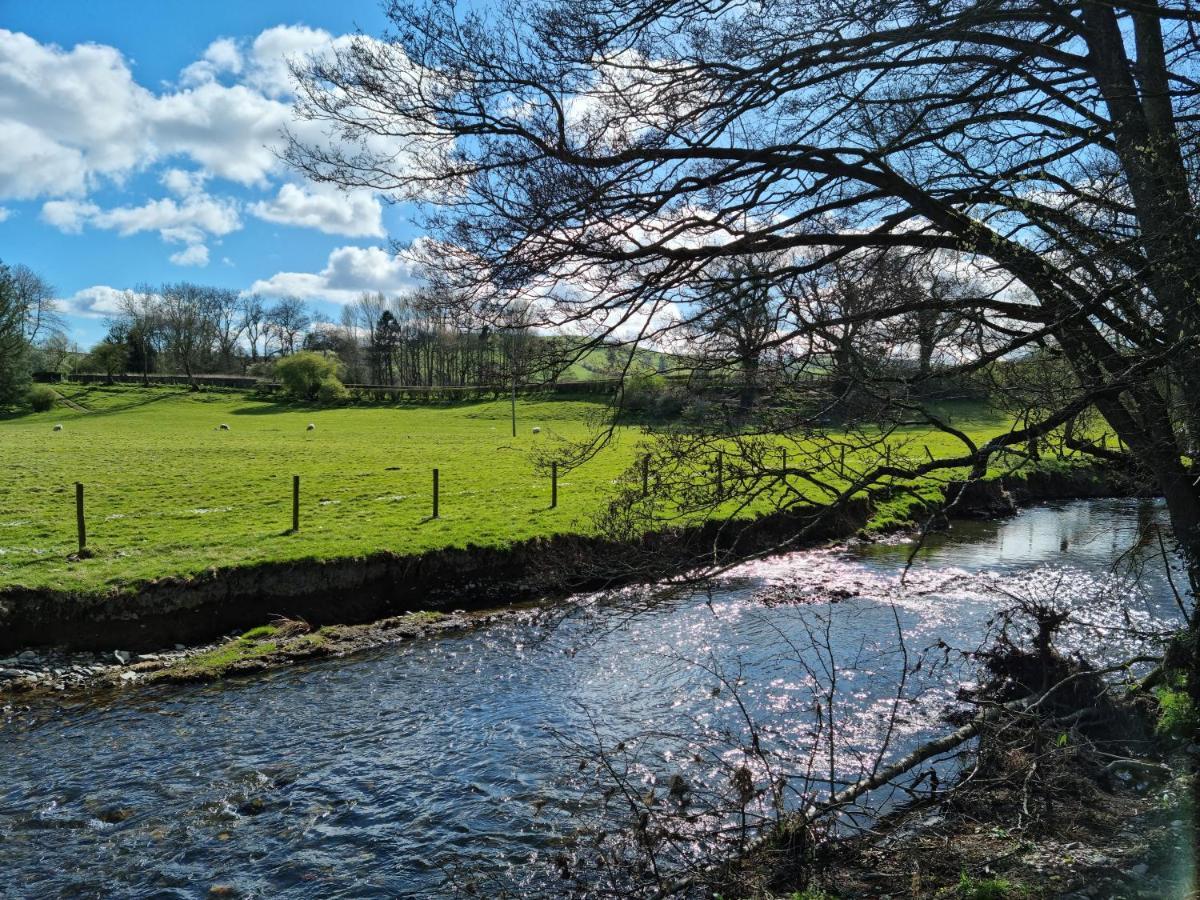 Riverside Cabin At Pen-Y-Bont Mill Hotell Oswestry Eksteriør bilde